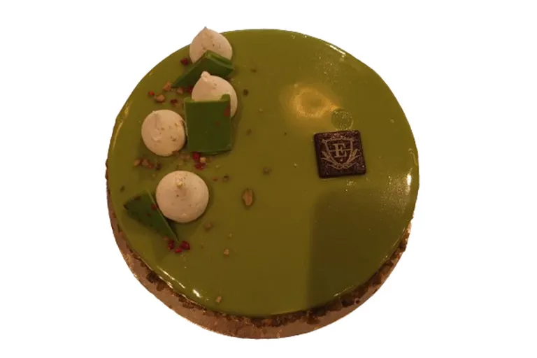 Tarta de Pistachio y Fresas — Cake by Eric Pâtisserie, Marbella