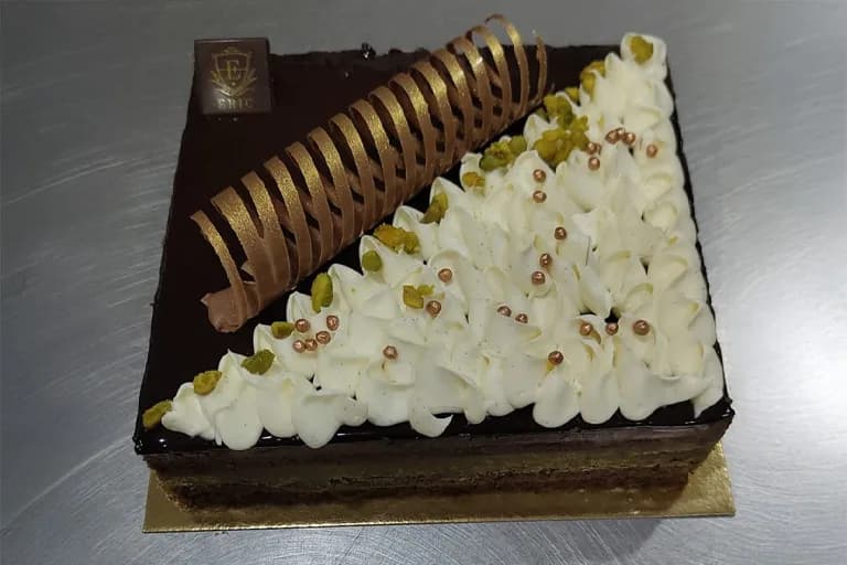 Dubai Chocolate Cake — Cake by Eric Pâtisserie, Marbella