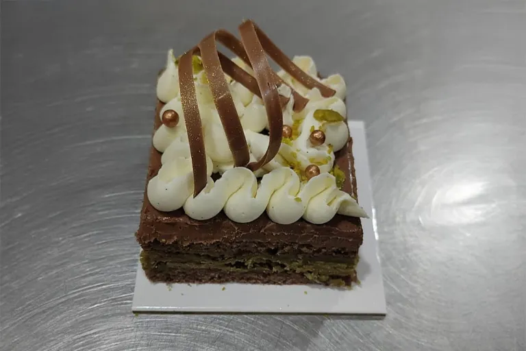 Dubai Chocolate Pastry — Pastrie by Eric Pâtisserie, Marbella