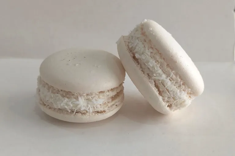 Coconut Macarons — Macaron by Eric Pâtisserie, Marbella