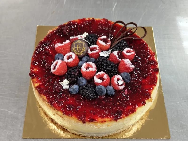 Cheesecake Frambuesa — Cake by Eric Pâtisserie, Marbella