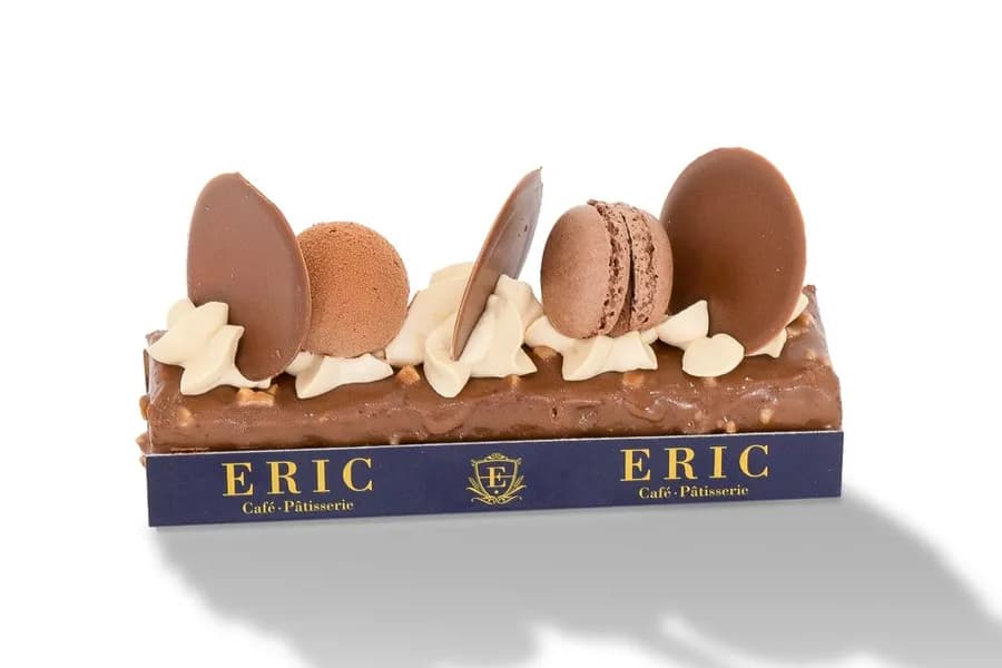 Royal Brownie — Cake by Eric Pâtisserie, Marbella